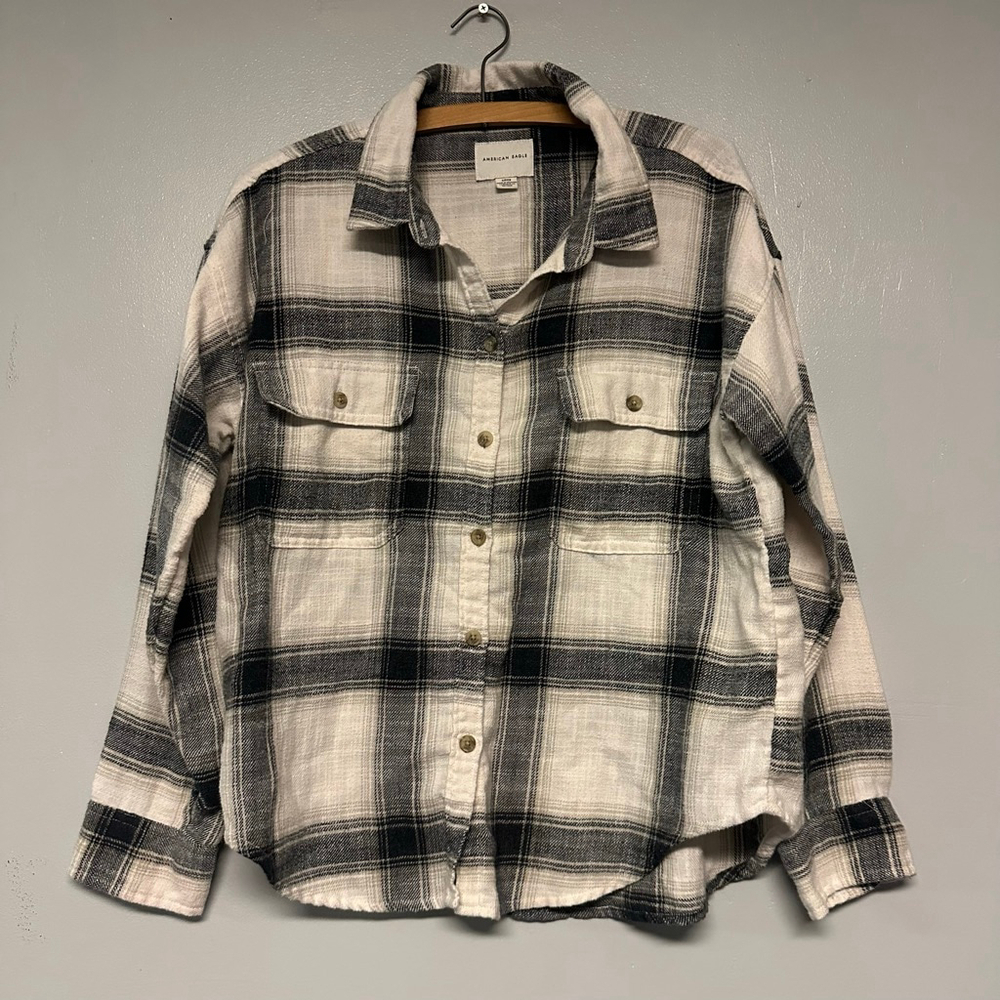 Women's American Eagle Plaid Button Down Shirt Size small White Black flannel